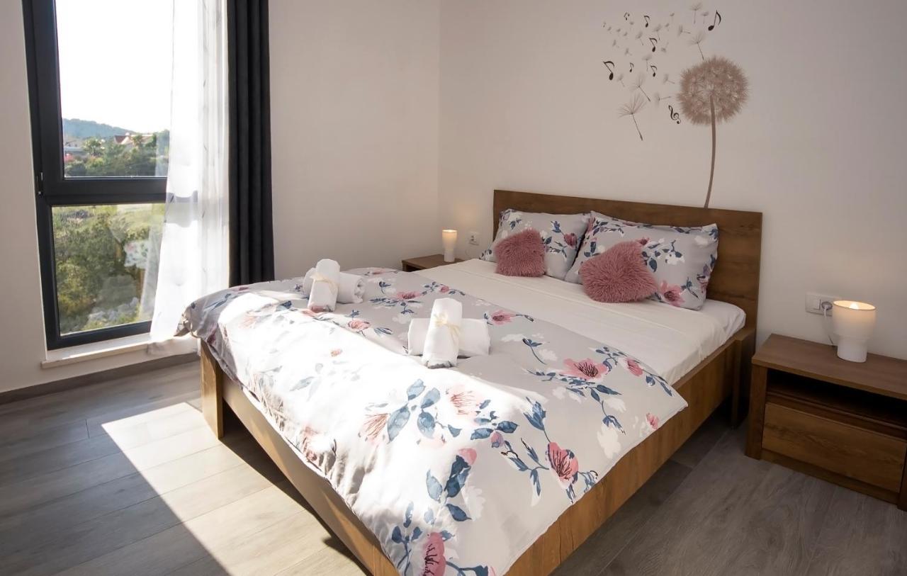 שיבניק Apartments Suzy מראה חיצוני תמונה