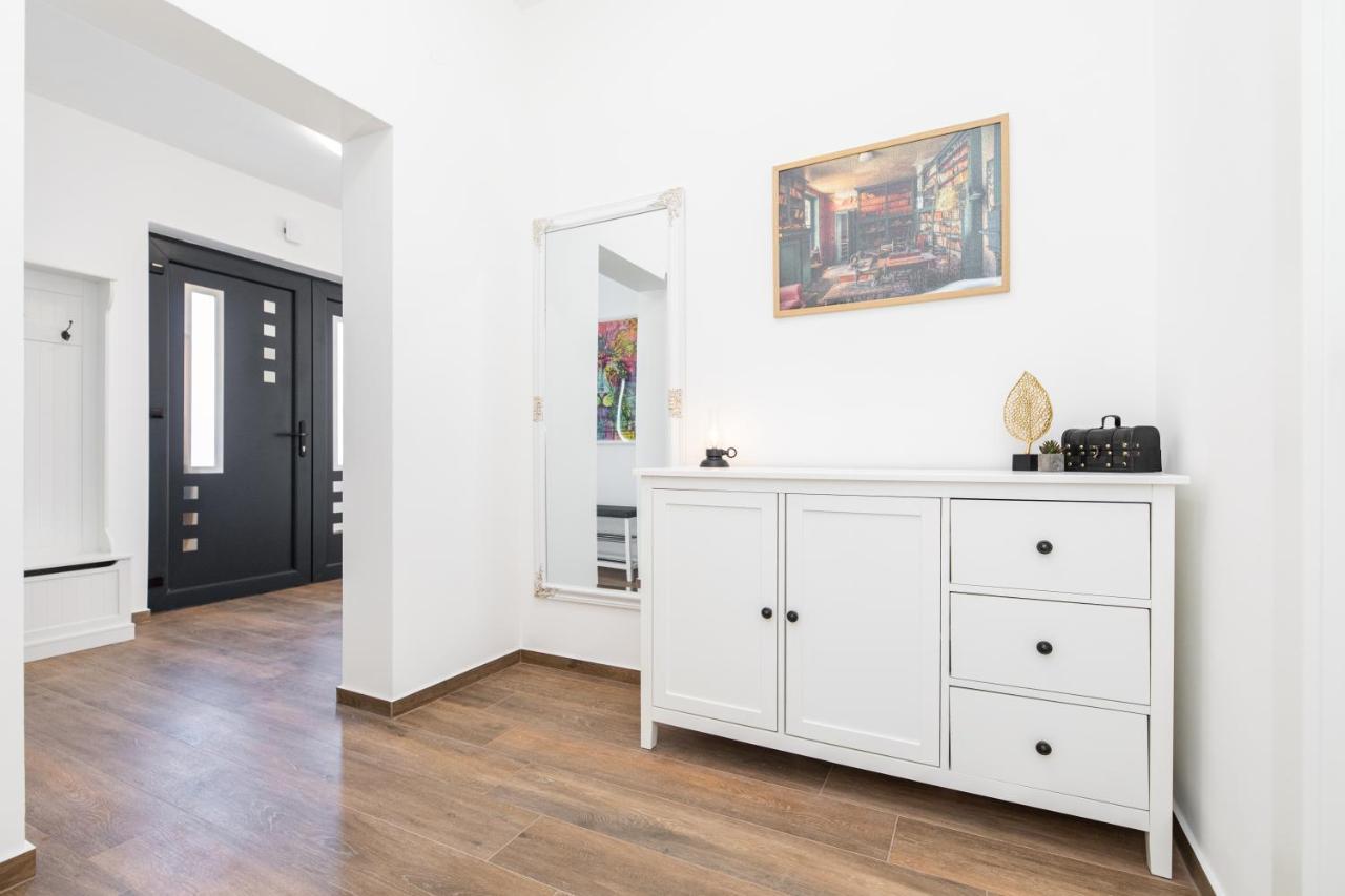 שיבניק Apartments Suzy מראה חיצוני תמונה